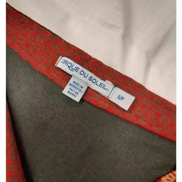 Cirque Du Soleil Top Red Gray Acrobat Art Asymmetrical Hem  Size Small - Picture 14 of 14